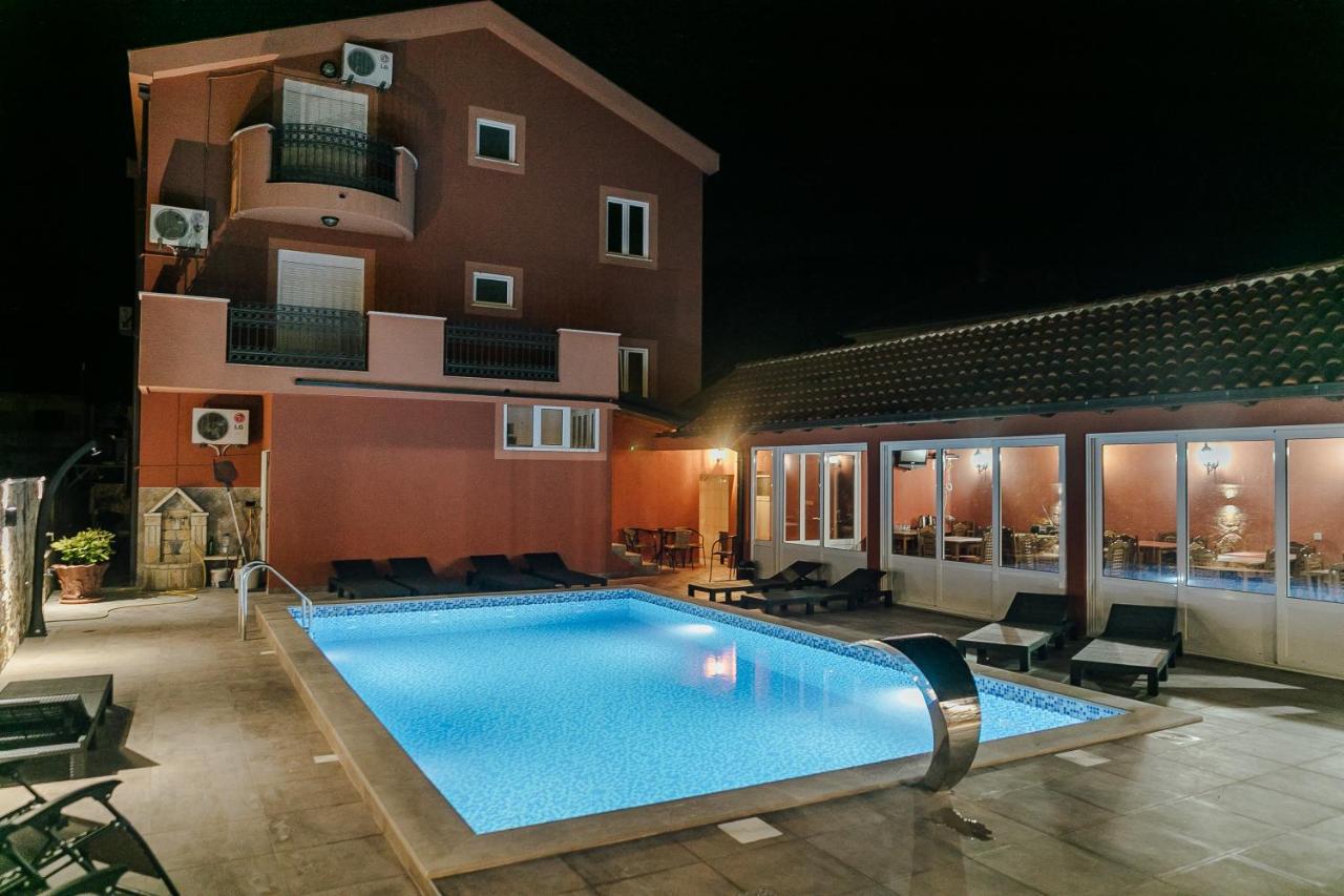 Guest House Villa Zivanovic تْشيرسيك نوفي المظهر الخارجي الصورة