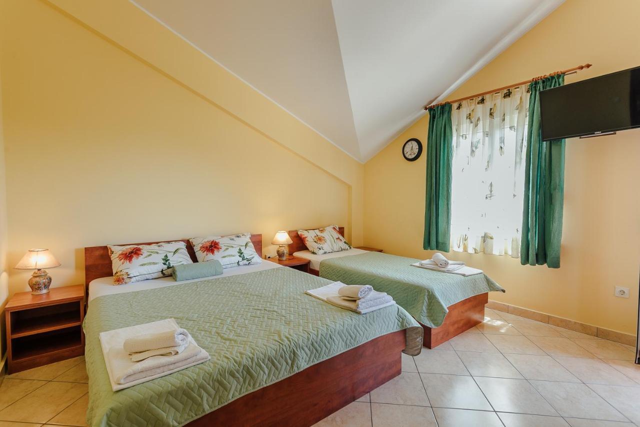 Guest House Villa Zivanovic تْشيرسيك نوفي المظهر الخارجي الصورة
