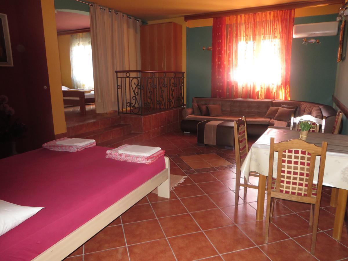 Guest House Villa Zivanovic تْشيرسيك نوفي المظهر الخارجي الصورة